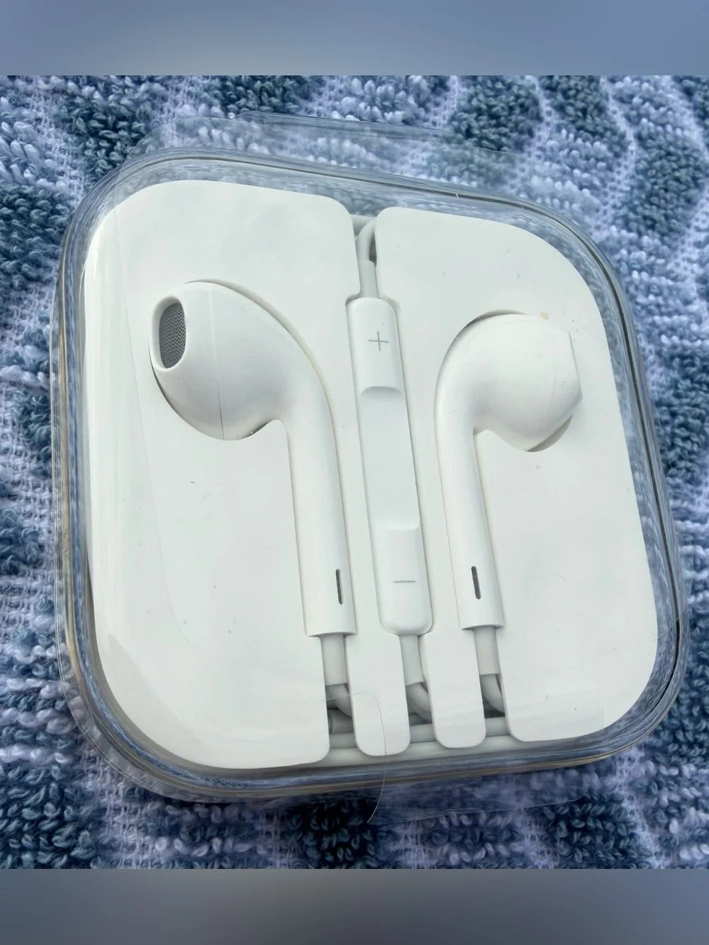 Apple White Wired Earbuds with Inline Remote NWOT